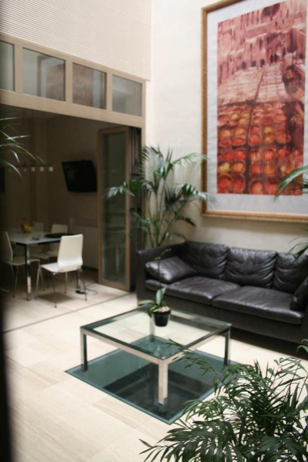Guest House Europa 12 เซบีญา ภายนอก รูปภาพ
