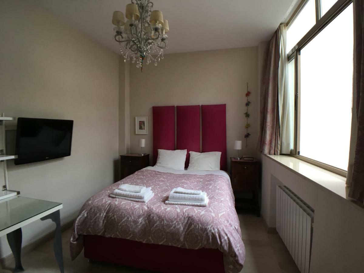 Guest House Europa 12 เซบีญา ภายนอก รูปภาพ