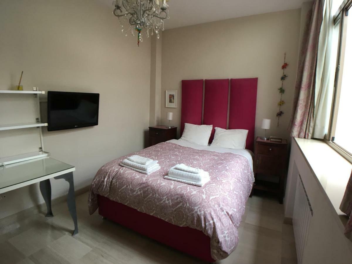 Guest House Europa 12 เซบีญา ภายนอก รูปภาพ