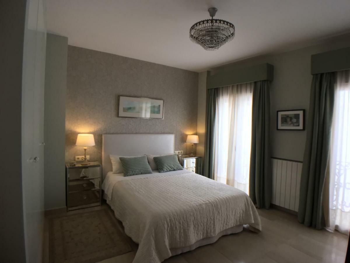 Guest House Europa 12 เซบีญา ภายนอก รูปภาพ